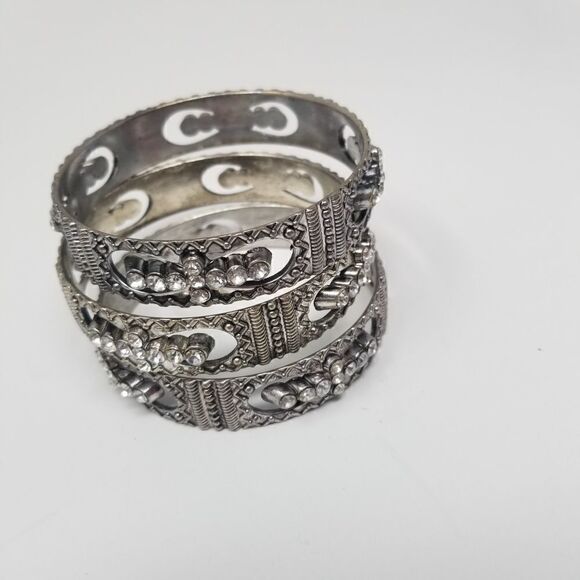 Set of three silver or silver like bracelets - Picture 2 of 11